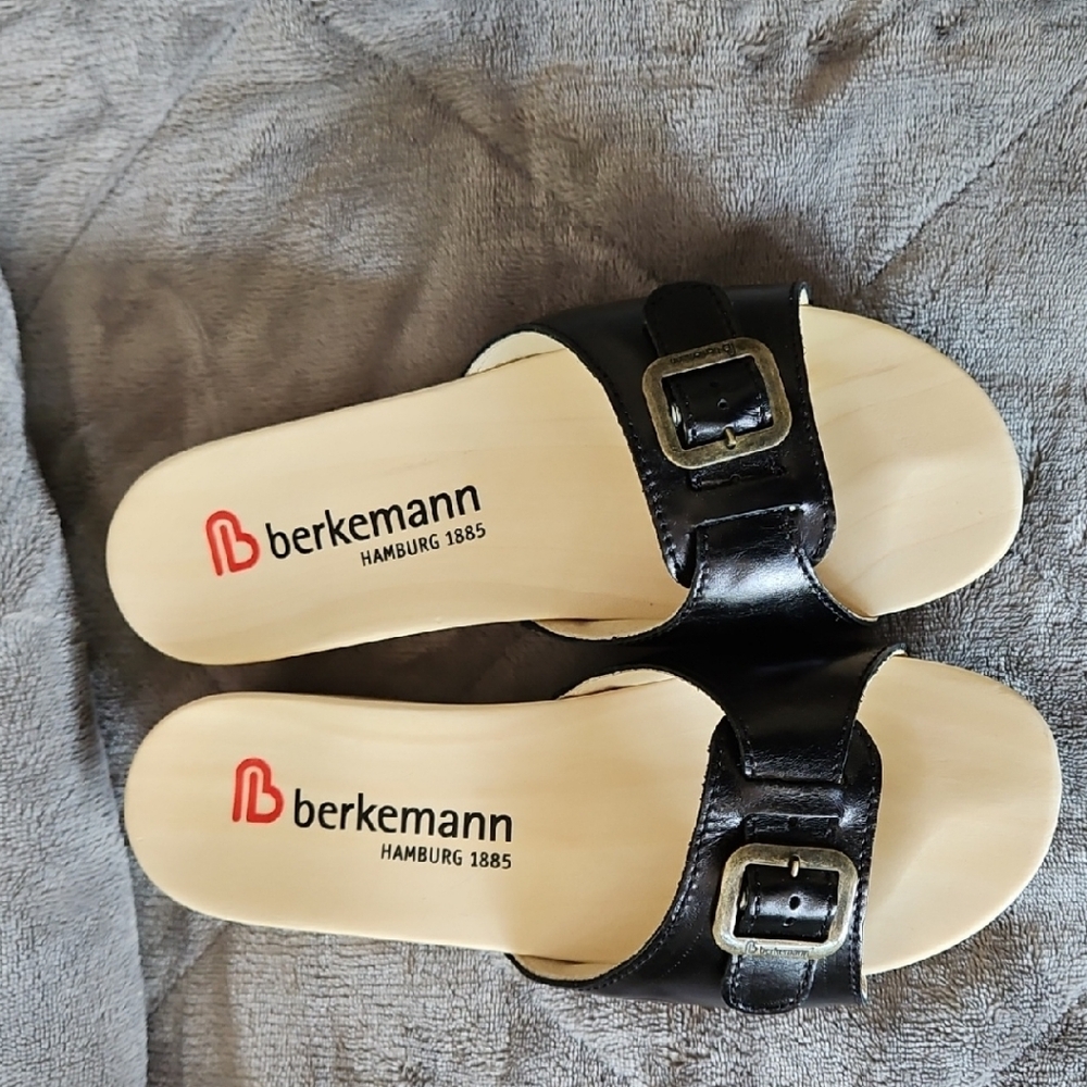 Black and Cream Slide Sandals with Cushioned Footbed